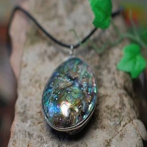 Złoty naszyjnik do 1000 zł gwiazdką z masy perłowej w ramce ze złota próby 585 od Lilou